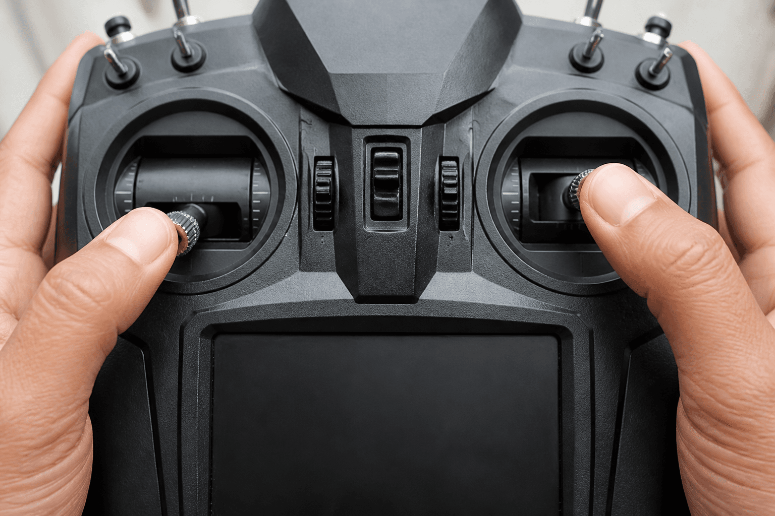 How to fly an FPV drone for beginners: Mode 2 (what your thumbs do)